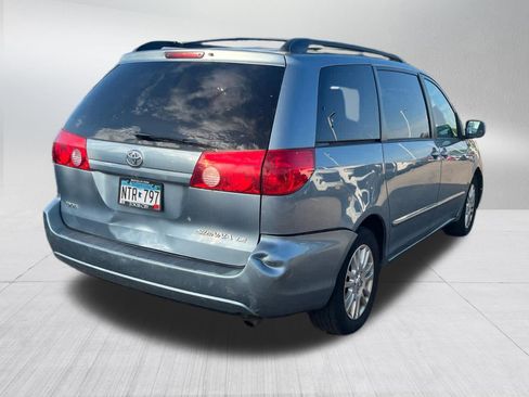 Used 2010 Toyota Sienna LE FWD image 3