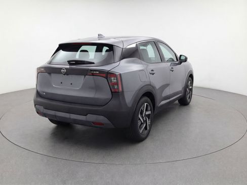 Used 2025 Nissan Kicks SV image 9