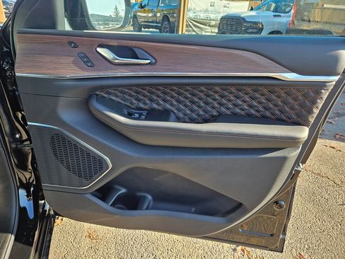 New 2025 Jeep Grand Cherokee Summit w/ Obsidian Package image 18