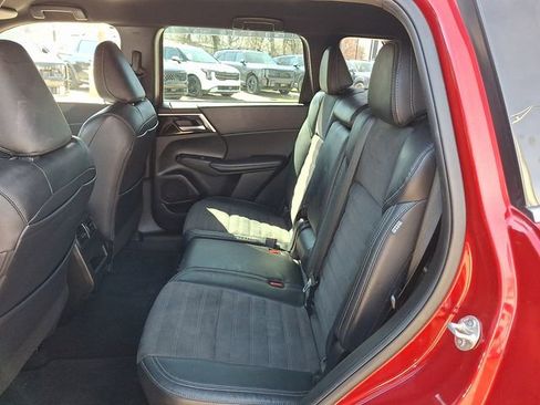 Used 2023 Mitsubishi Outlander SE Black Edition image 10