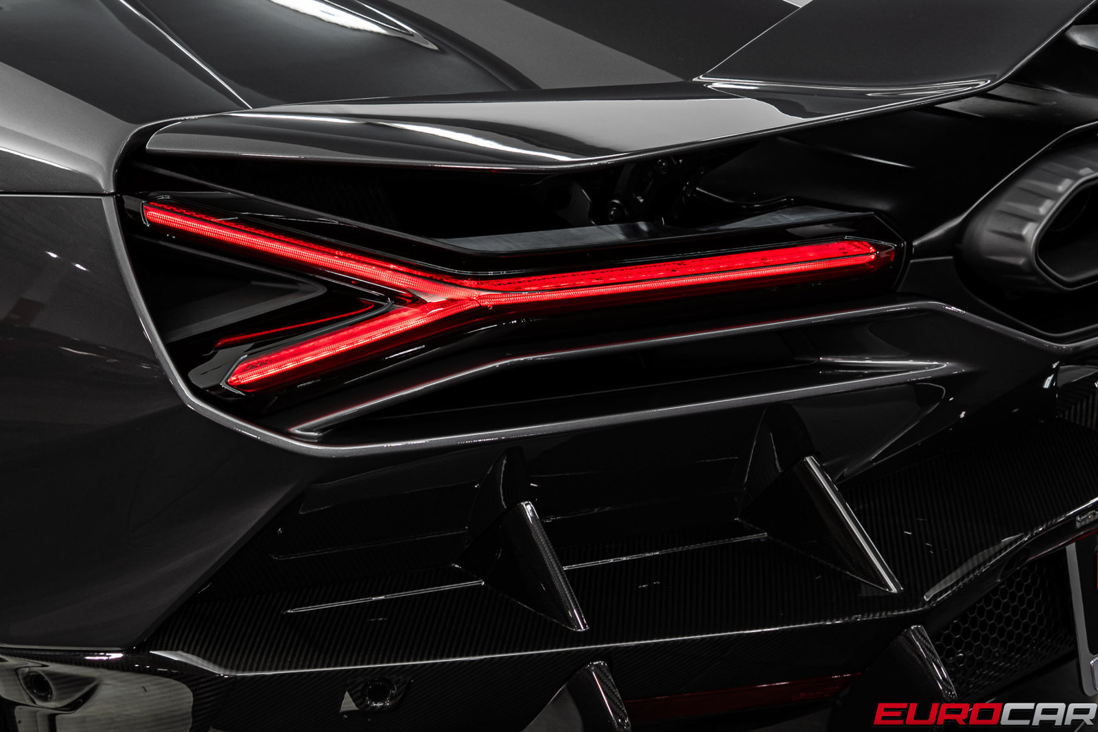 Used 2025 Lamborghini Revuelto AWD/4WD image 25