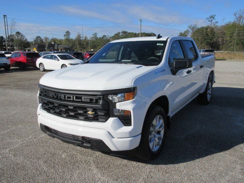Used 2025 Chevrolet Silverado 1500 Custom image 2