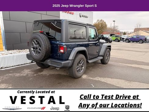 Used 2025 Jeep Wrangler Sport AWD/4WD image 5