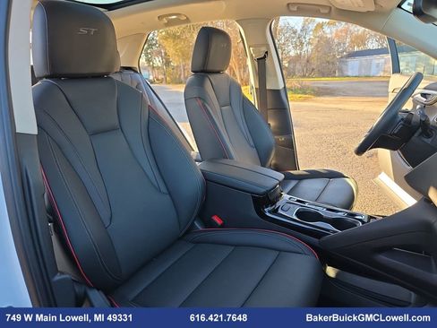 Used 2023 Buick Envision Essence w/ Sport Touring Package image 10