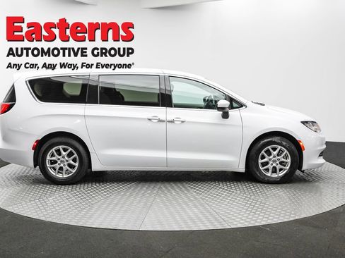 Used 2023 Chrysler Voyager LX image 4