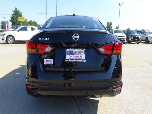 Used 2025 Nissan Altima 2.5 SV FWD image 7