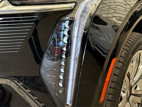New 2025 Cadillac Escalade IQ Luxury 2 w/ LPO, Radiant Package image 14