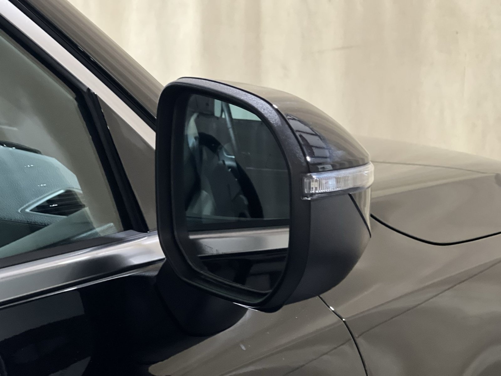 Used 2024 Kia Telluride LX AWD/4WD image 15