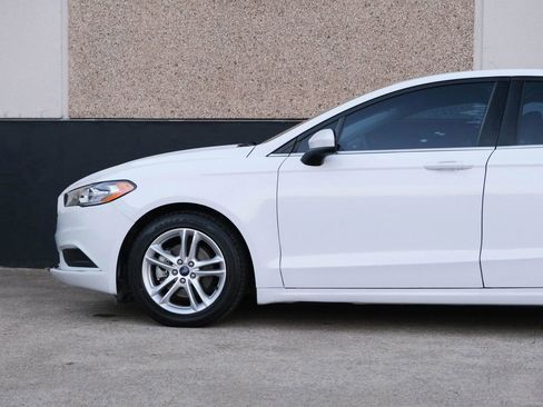 Used 2018 Ford Fusion SE image 9