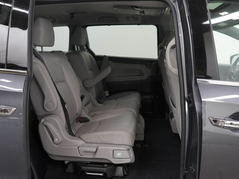 Used 2018 Honda Odyssey Elite image 12
