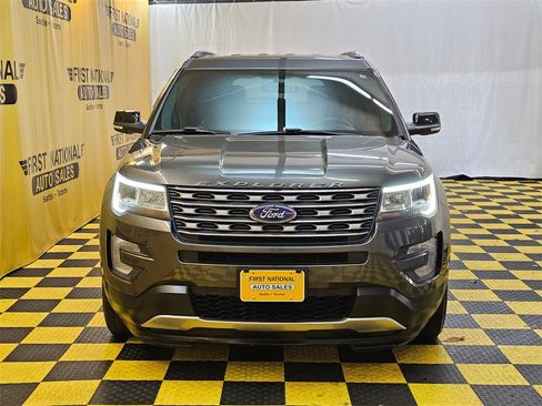 Used 2017 Ford Explorer XLT w/ Equipment Group 202A image 8