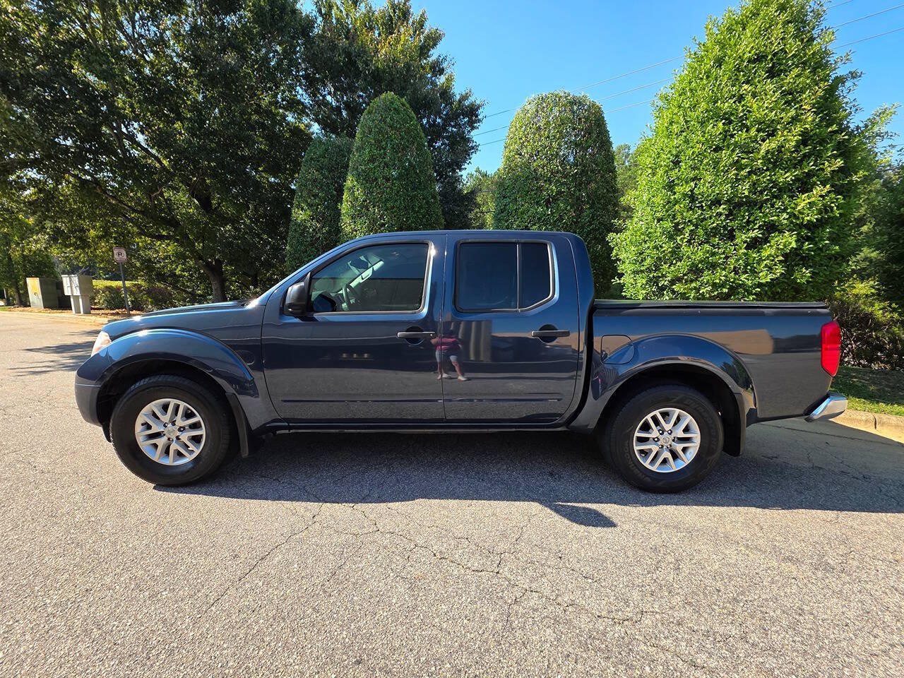 Used 2017 Nissan Frontier SV w/ SV Value Truck Package RWD image 2