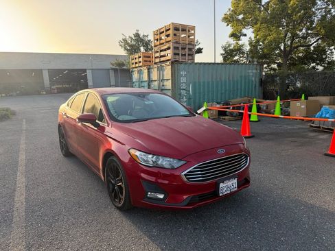 Used 2020 Ford Fusion SE w/ Equipment Group 151A image 2