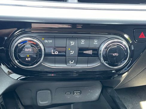 Certified 2025 Chevrolet Trax LT FWD image 25