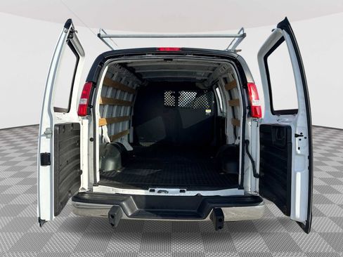 Certified 2022 GMC Savana 2500 w/ Driver Convenience Package image 22