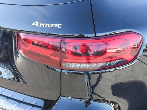 Used 2023 Mercedes-Benz GLB 250 4MATIC image 10