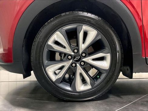 Used 2023 Chevrolet Bolt EUV LT w/ Convenience Package image 9