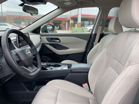 Used 2025 Nissan Rogue SV image 10