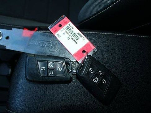 Used 2023 Volkswagen Taos SE w/ Panoramic Sunroof Package image 20