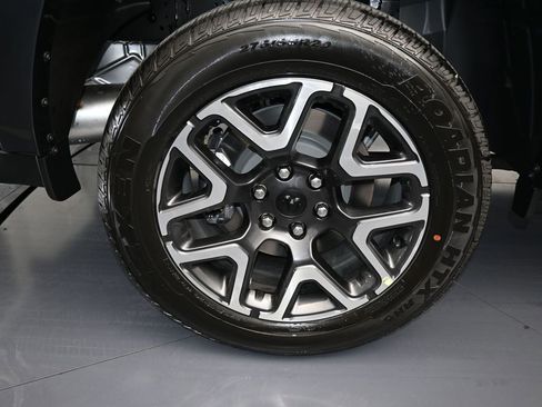 Used 2026 RAM 1500 Laramie AWD/4WD image 34