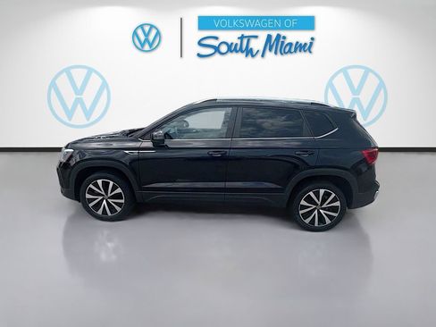 Used 2022 Volkswagen Taos SE FWD image 4