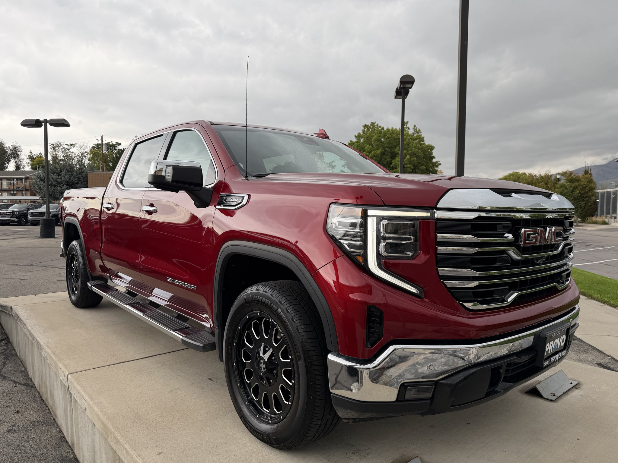 Used 2022 GMC Sierra 1500 SLT w/ SLT Convenience Package AWD/4WD image 1