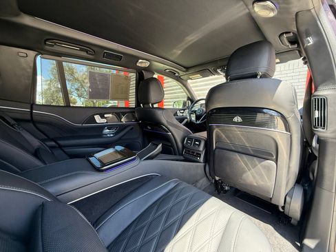 Used 2024 Mercedes-Benz Maybach GLS 600 4MATIC image 41