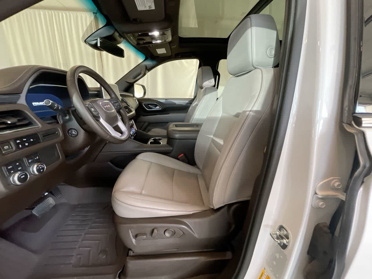 Used 2023 GMC Yukon SLT w/ SLT Luxury Package AWD/4WD image 11