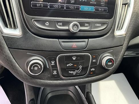 Used 2018 Chevrolet Malibu LT FWD image 22