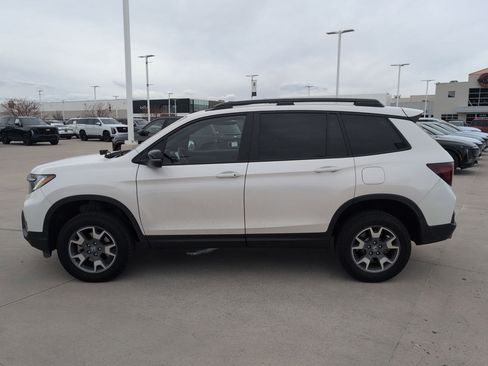 Used 2023 Honda Passport TrailSport image 3