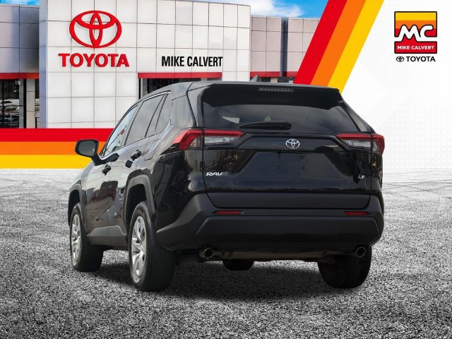 Used 2023 Toyota RAV4 LE FWD image 4