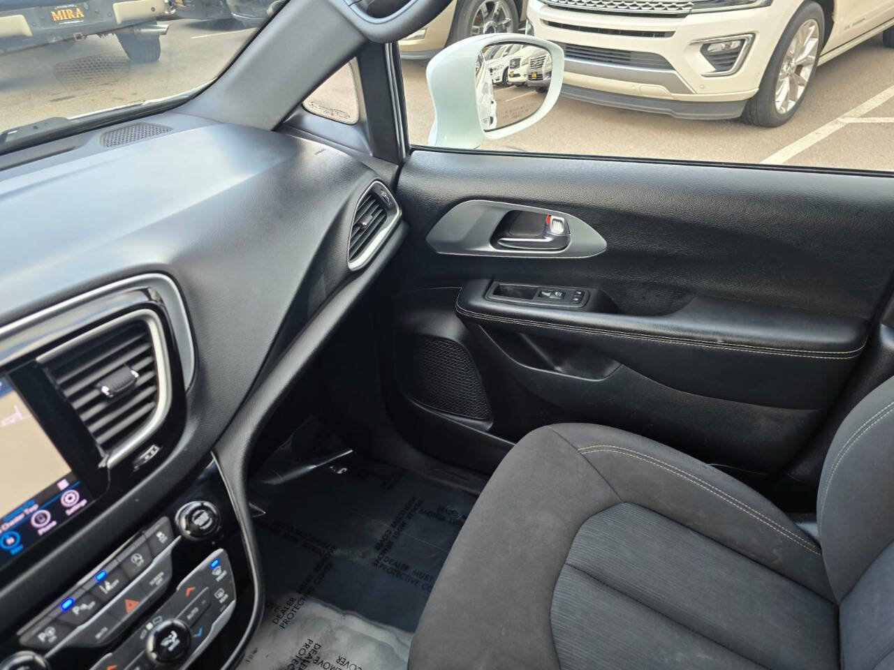 Used 2020 Chrysler Pacifica Touring w/ Advanced Safetytec Group FWD image 27