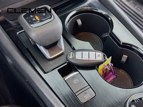 Used 2022 Nissan Rogue SV image 23