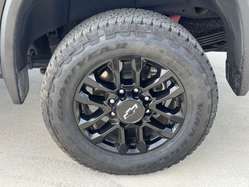 Used 2025 Chevrolet Silverado 2500 High Country w/ High Country Premium Package AWD/4WD image 9