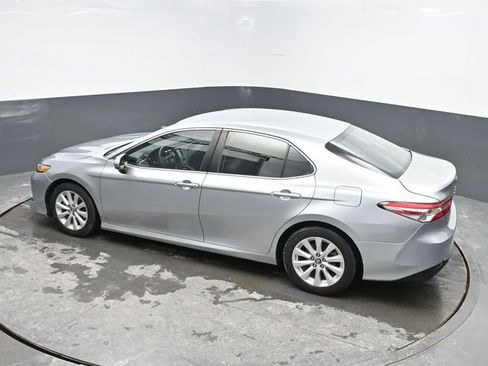 Used 2018 Toyota Camry LE image 21