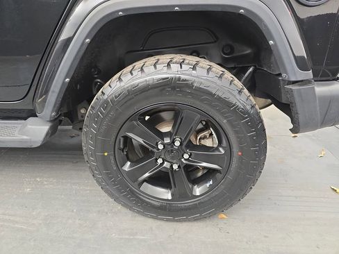 Used 2022 Jeep Wrangler Unlimited Sahara image 17