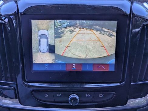 Used 2018 Chevrolet Traverse LT FWD image 11