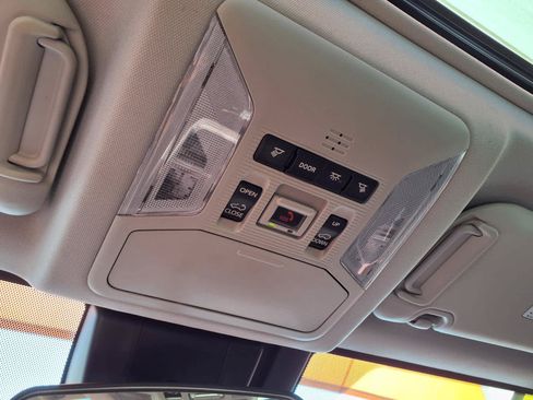 Used 2021 Toyota RAV4 XLE w/ Convenience Package FWD image 28
