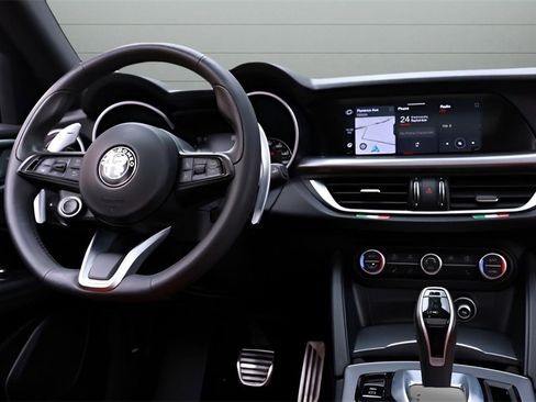 Used 2023 Alfa Romeo Stelvio Veloce image 42