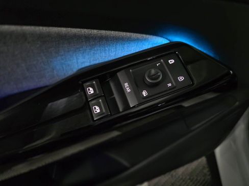 Used 2023 Volkswagen ID.4 2WD image 28