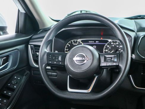Used 2024 Nissan Rogue SV FWD image 12