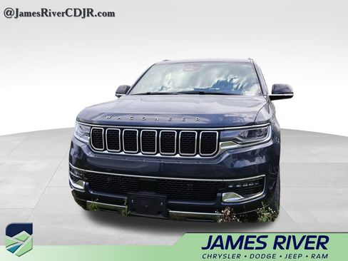Used 2024 Jeep Wagoneer Series III AWD/4WD image 3