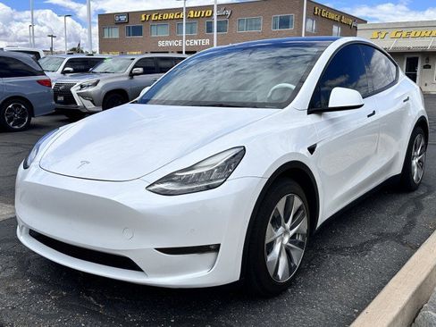 Used 2022 Tesla Model Y Long Range image 7