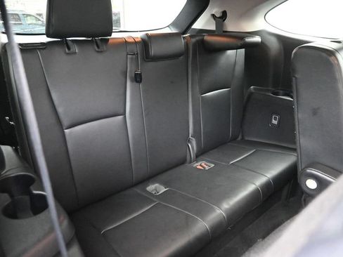 Used 2021 Toyota Highlander XLE AWD/4WD image 12