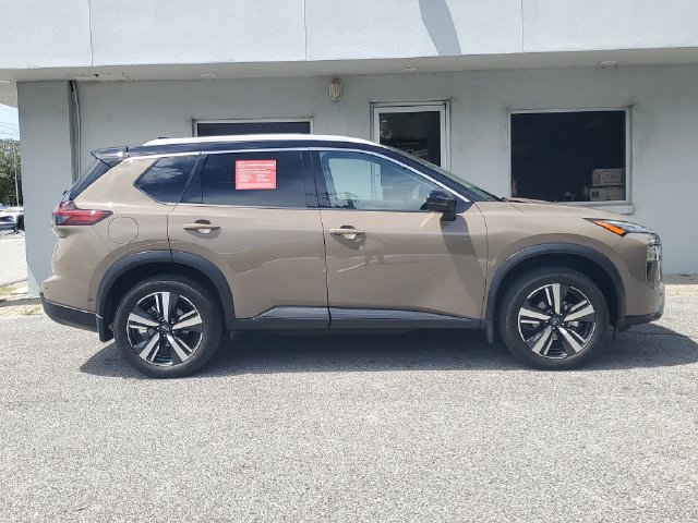 Certified 2025 Nissan Rogue SL w/ SL Premium Package FWD image 7