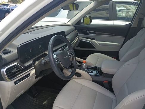 Used 2025 Kia Telluride S FWD image 10