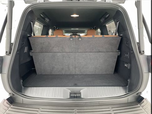 Used 2025 Lexus GX 550 w/ Accessory Package (2T) image 16