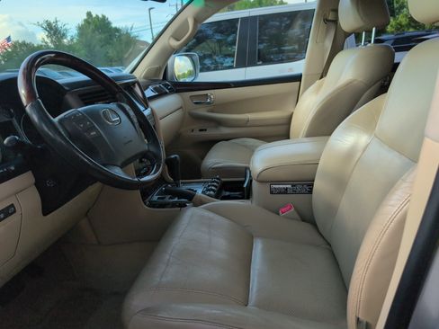 Used 2011 Lexus LX 570 4WD w/ Luxury Pkg image 7