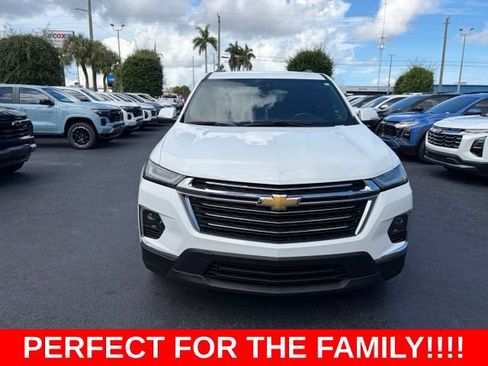 Used 2022 Chevrolet Traverse LT FWD image 2
