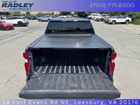 Used 2022 Chevrolet Silverado 1500 LT w/ Z71 Off-Road Package AWD/4WD image 11